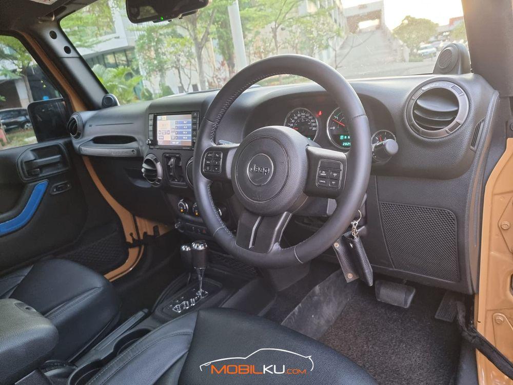 Mobil Jeep Wrangler 2014