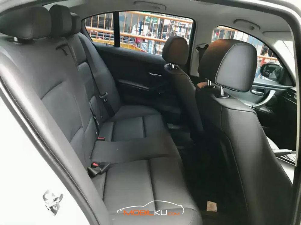 Mobil BMW 3 Series 2010