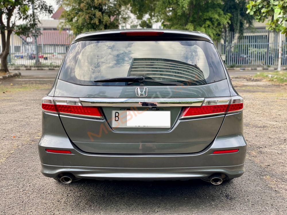 Mobil Honda Odyssey 2012