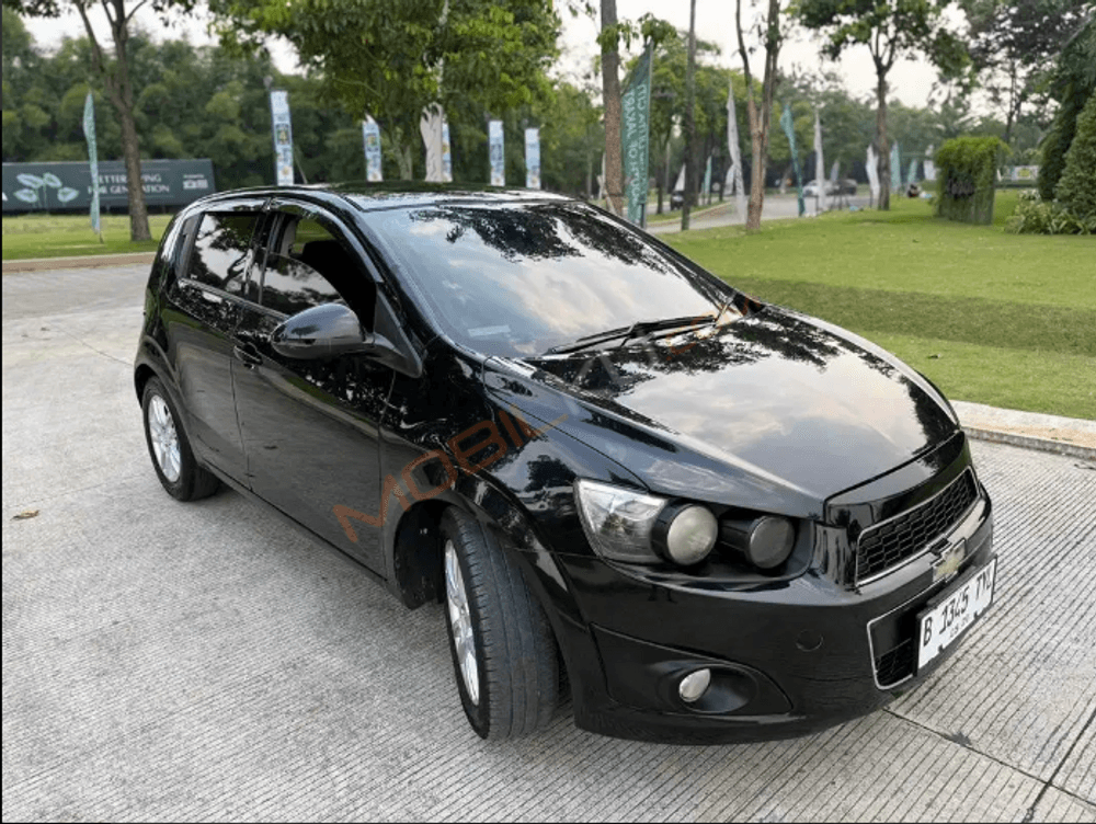 Mobil Chevrolet Aveo 2014