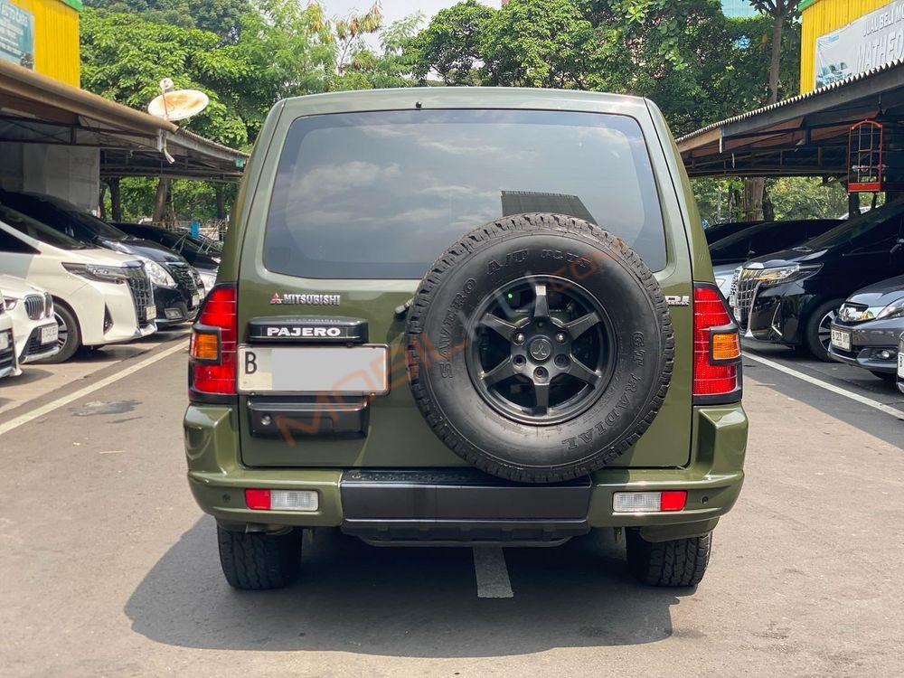 Mobil Mitsubishi Pajero 2001