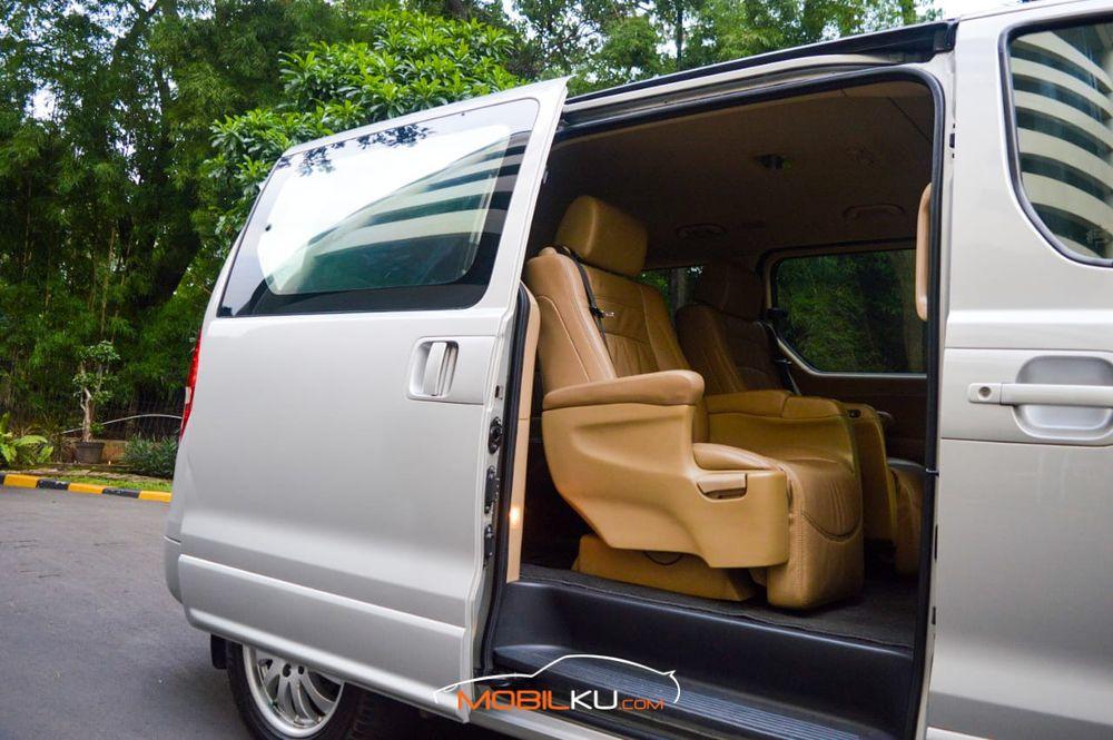 Mobil Hyundai H-1 2012