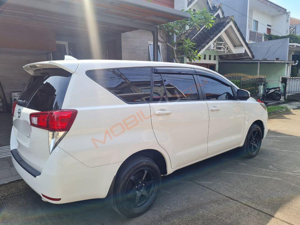 Mobil Toyota Kijang Innova 2017