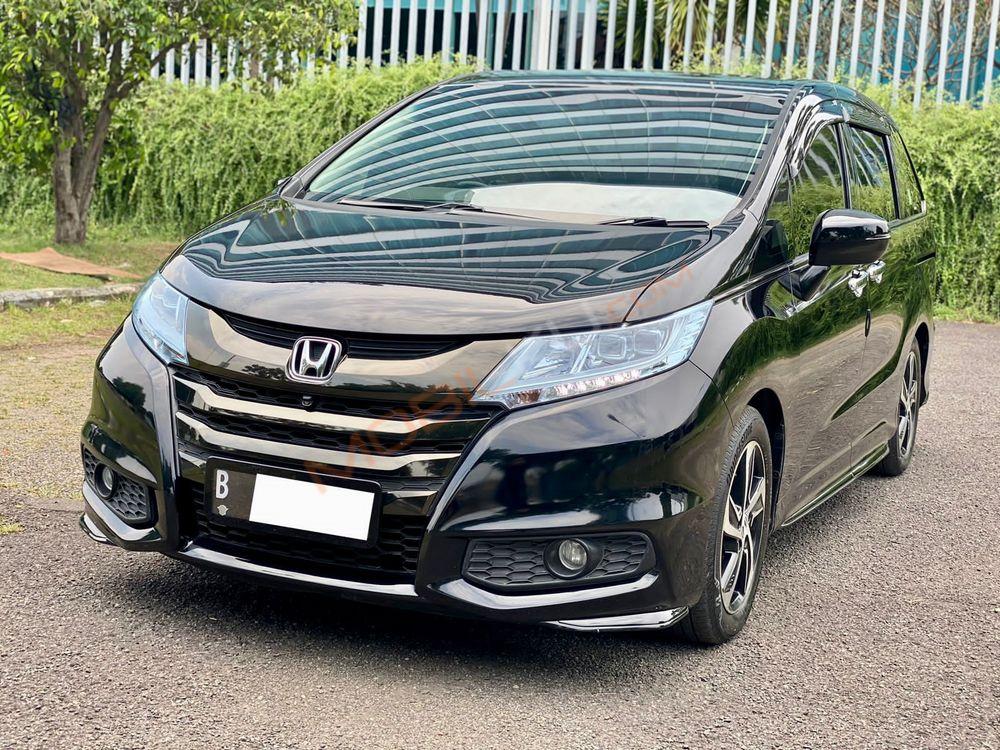 Mobil Honda Odyssey 2015