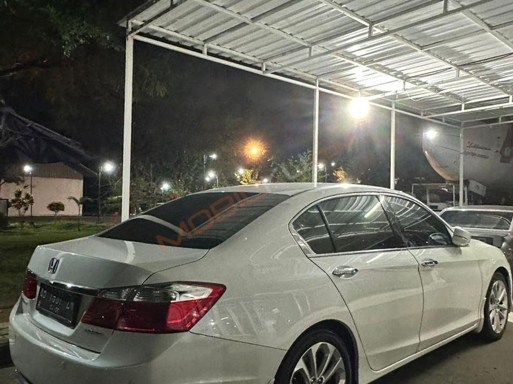 Mobil Honda Accord 2015