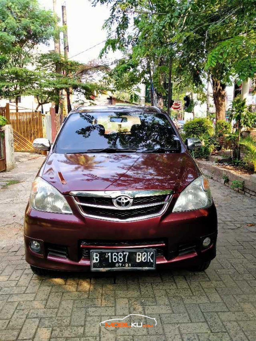 Mobil Toyota Avanza 2011