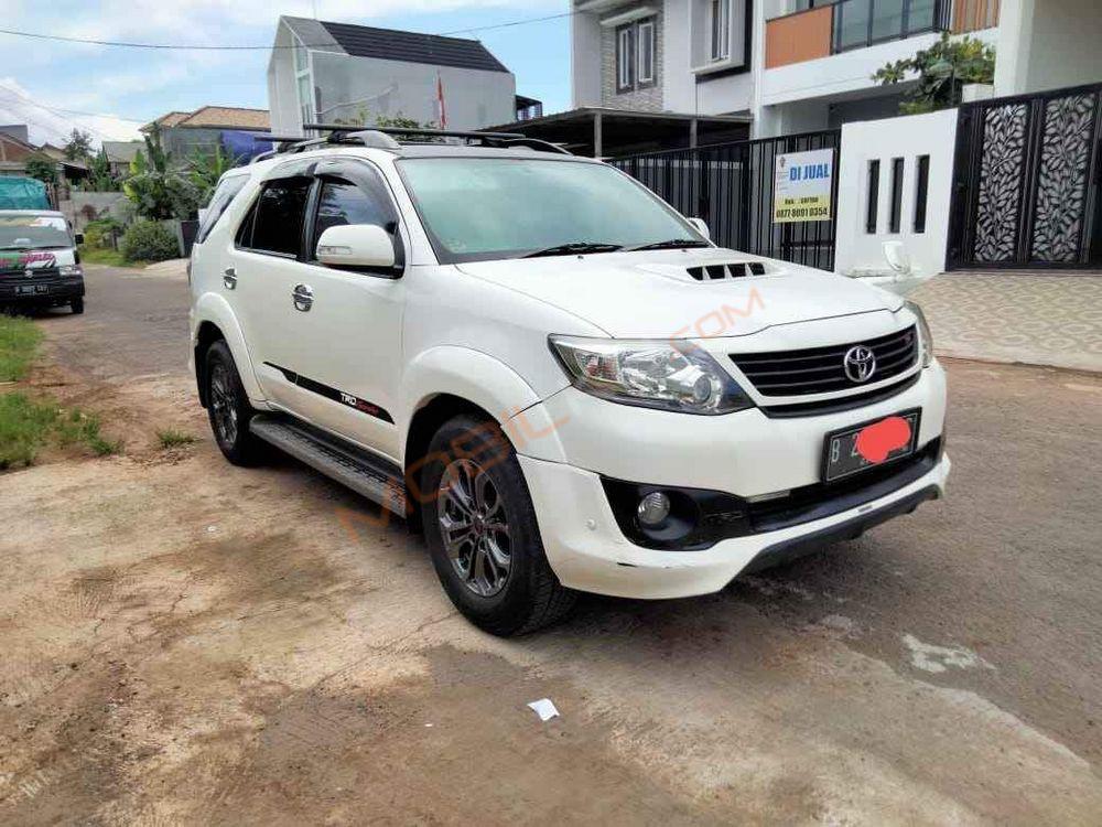 Mobil Toyota Fortuner 2015