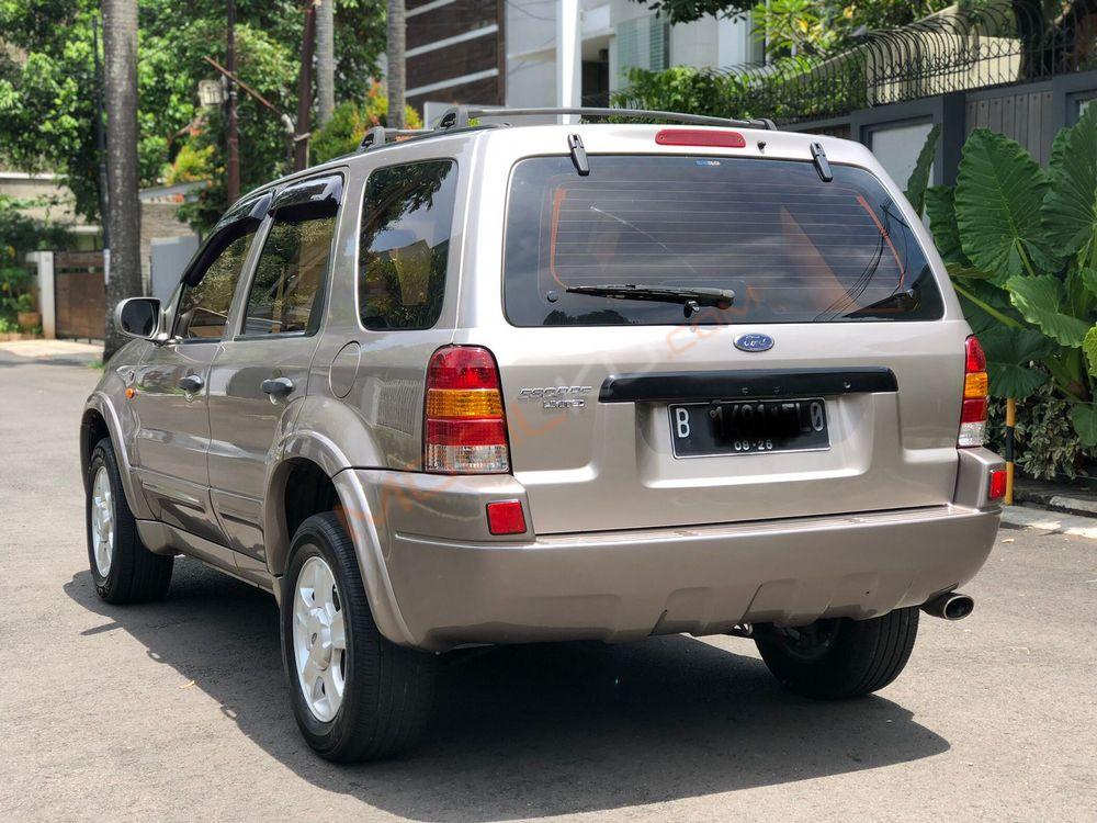 Mobil Ford Escape 2003