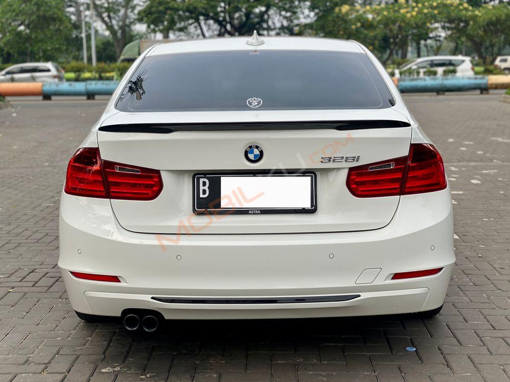 Mobil BMW 3 Series 2014