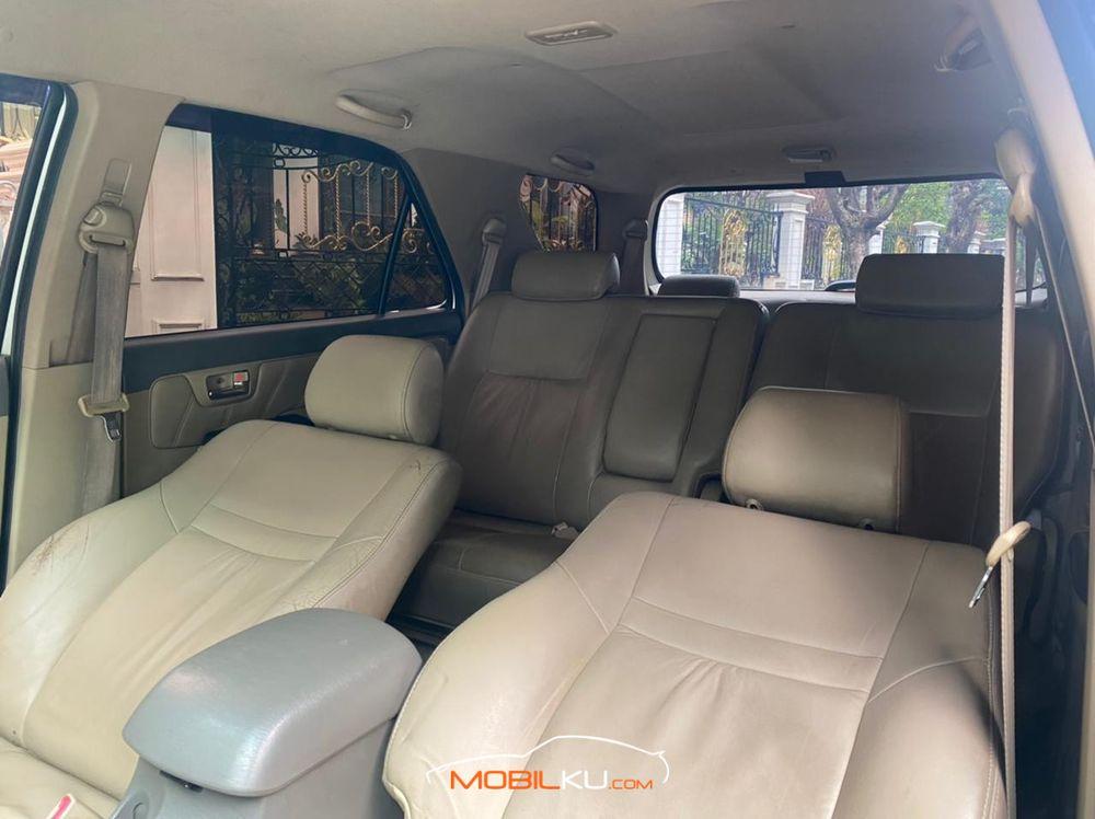 Mobil Toyota Fortuner 2011