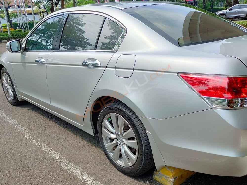 Mobil Honda Accord 2012