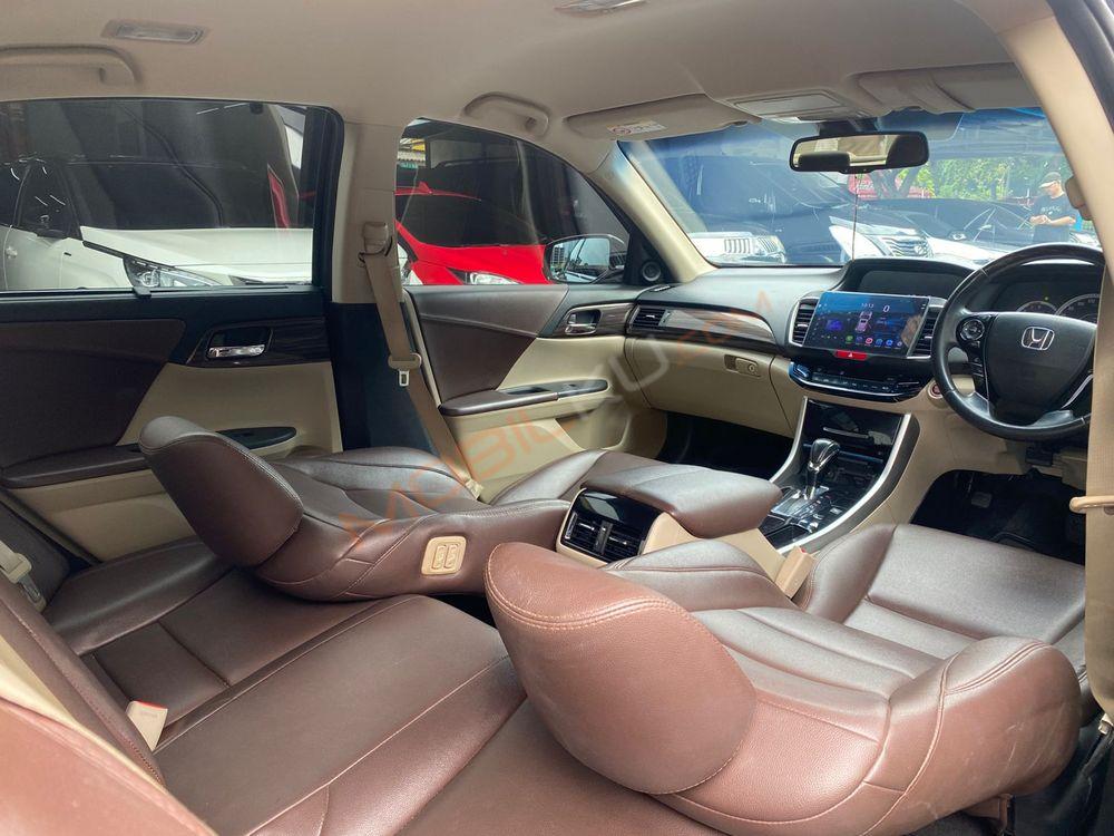 Mobil Honda Accord 2016