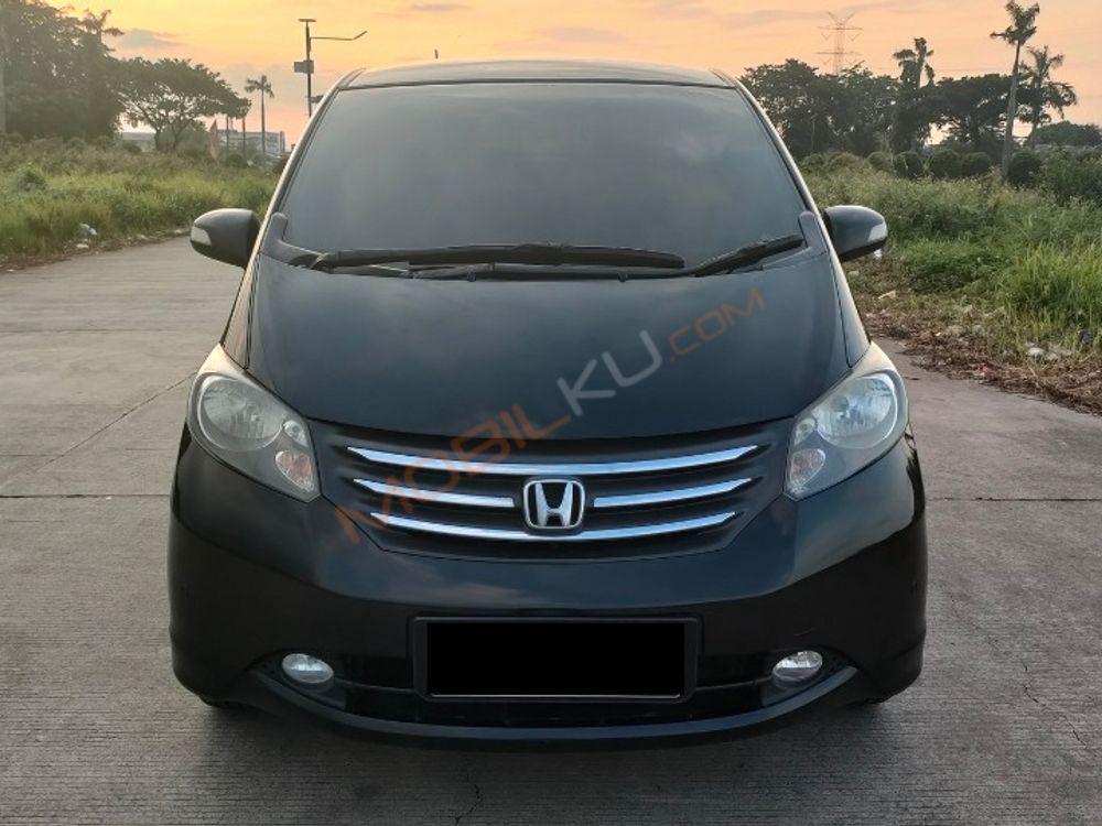 Mobil Honda Freed 2011
