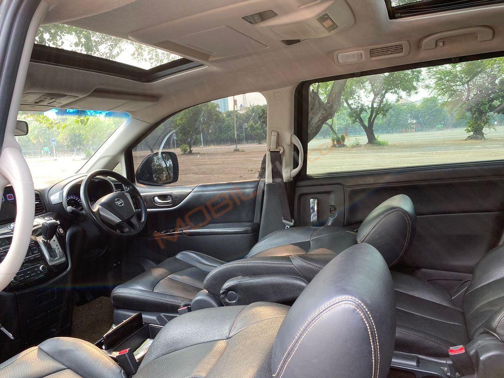 Mobil Nissan Elgrand 2013