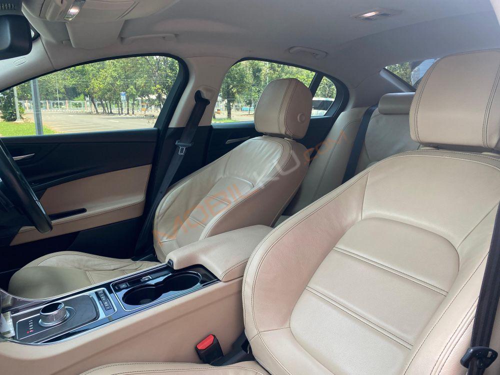 Mobil Jaguar XE 2016