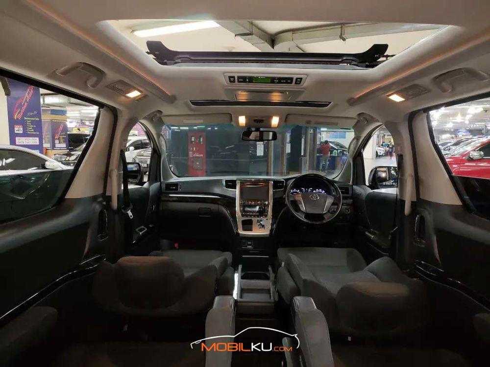 Mobil Toyota Alphard 2012