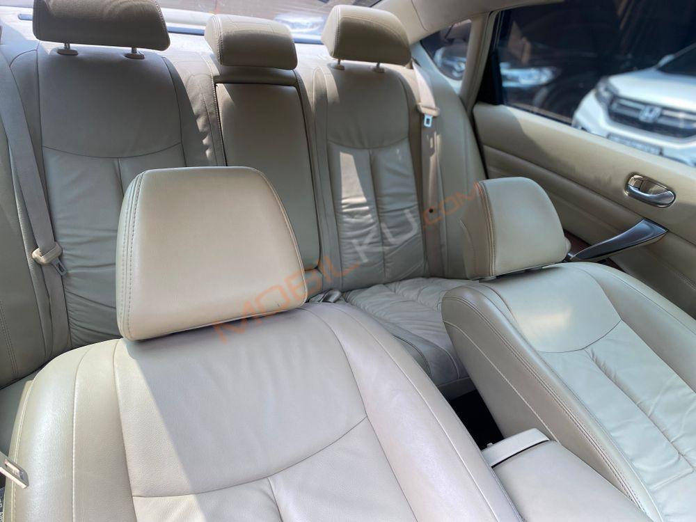 Mobil Nissan Teana 2010