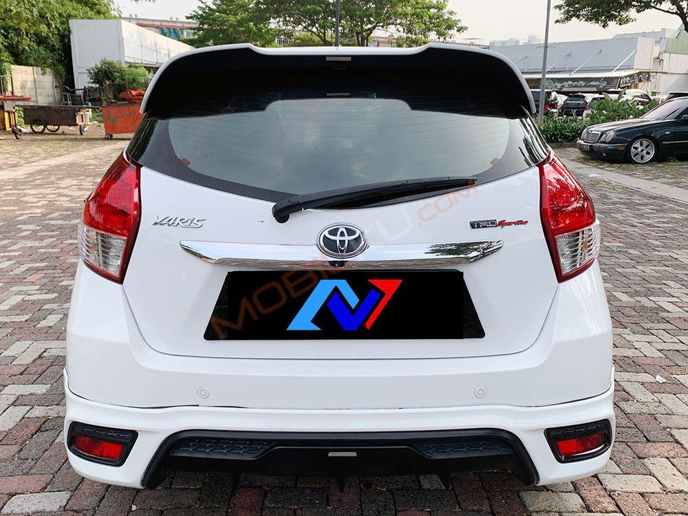 Mobil Toyota Yaris 2015