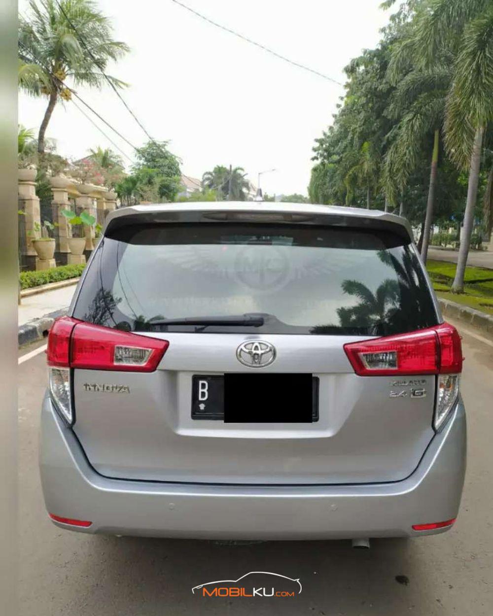 Mobil Toyota Kijang Innova 2016