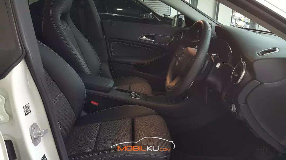 Mobil Mercedes-Benz CLA 2016
