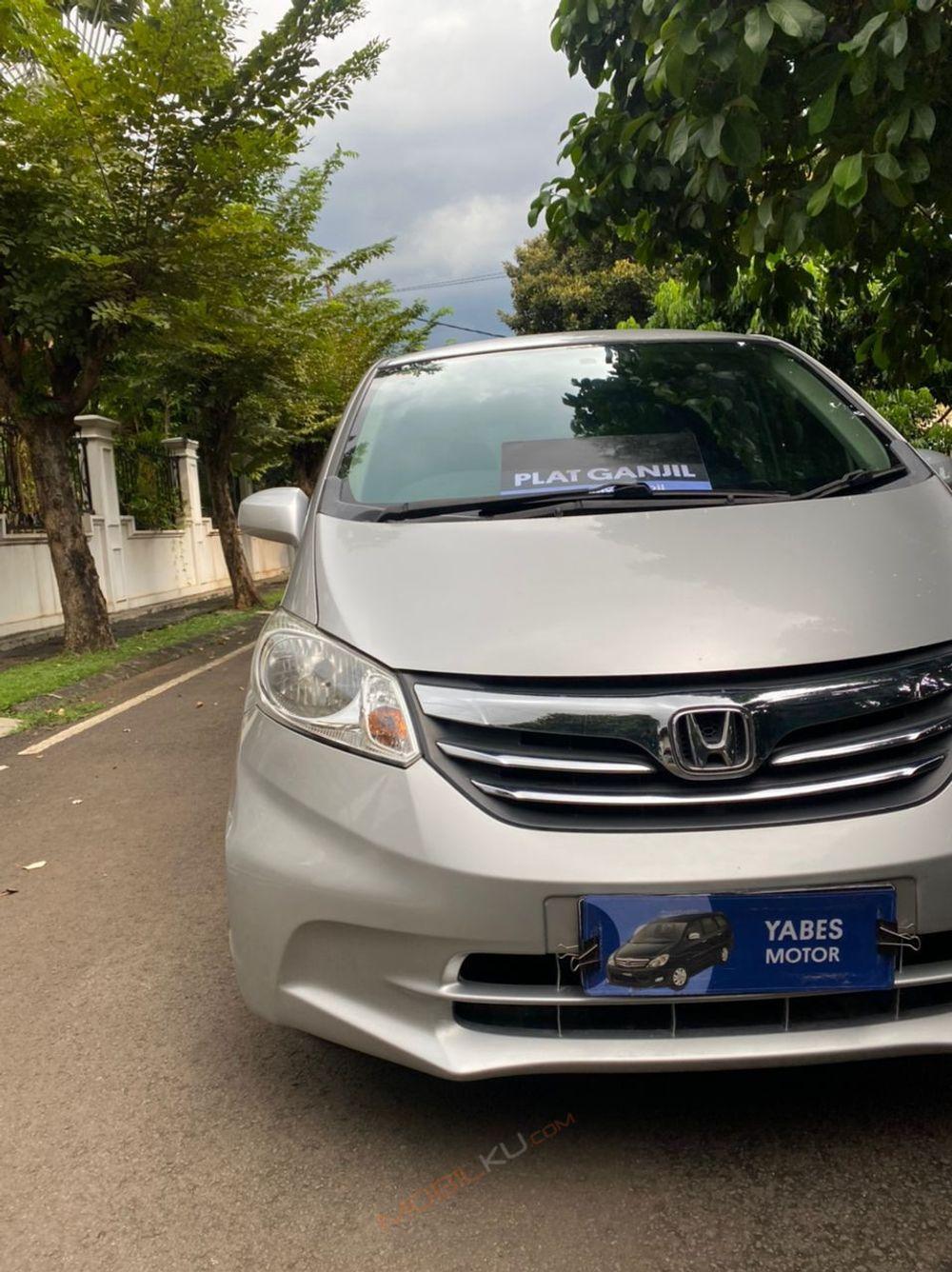 Mobil Honda Freed 2012