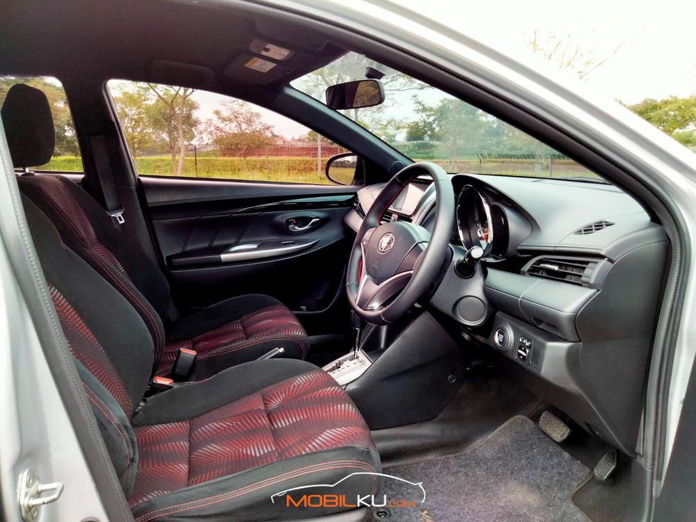 Mobil Toyota Yaris 2016