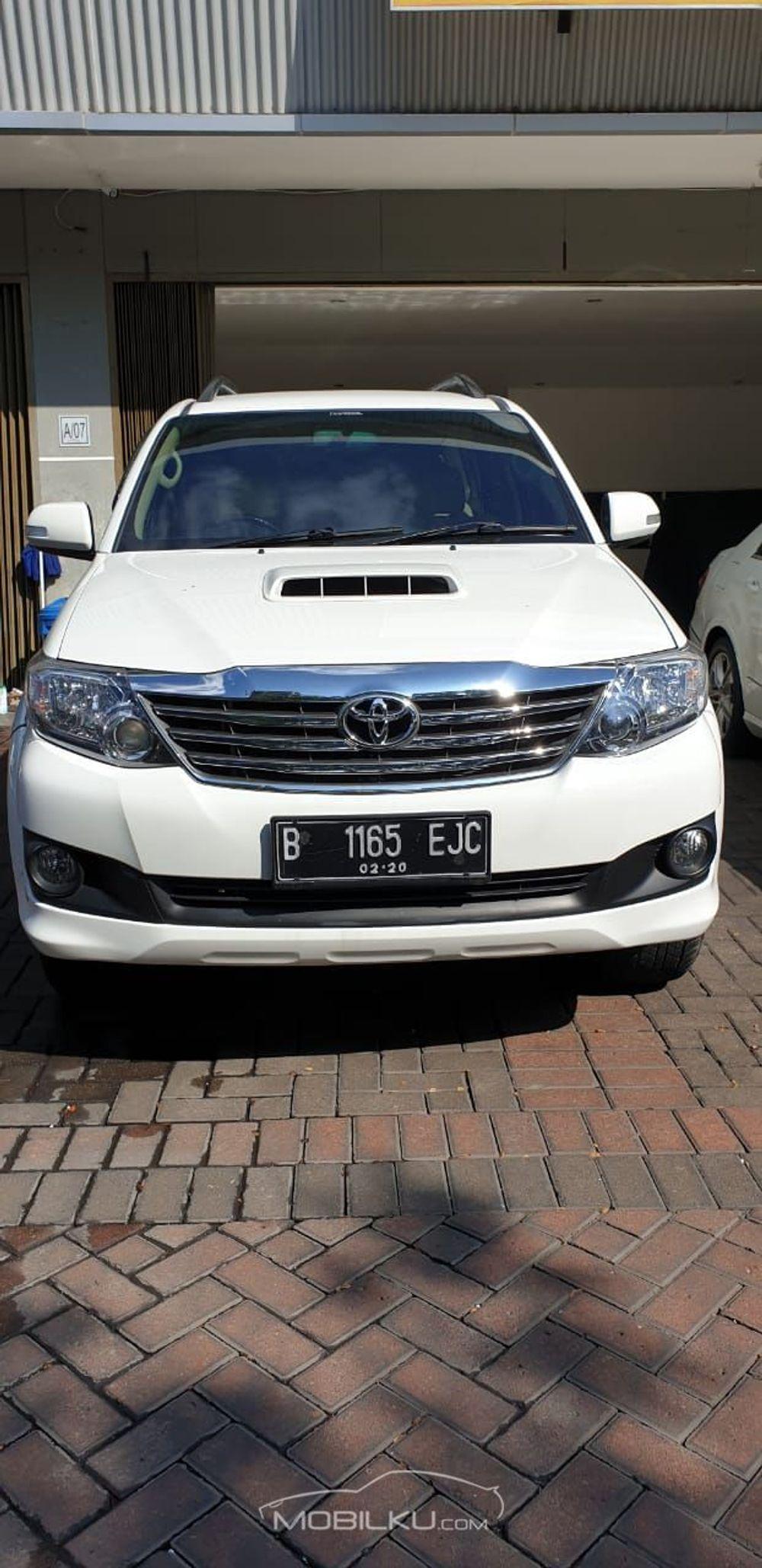 Mobil Toyota Fortuner 2015