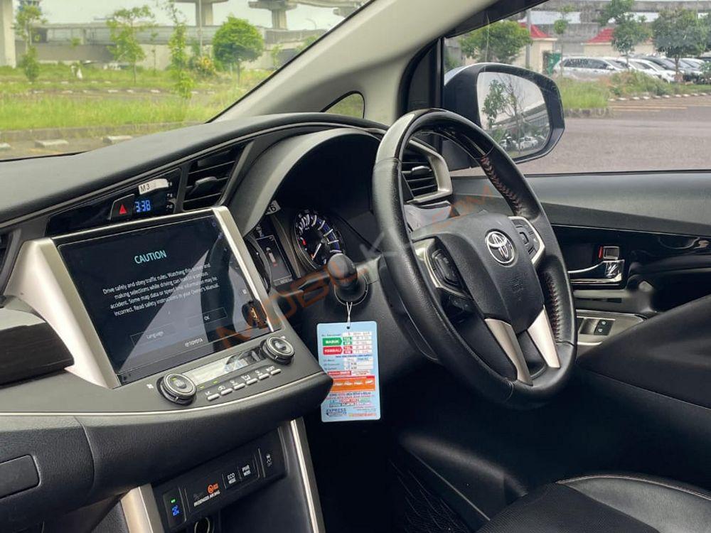 Mobil Toyota Kijang Innova 2022