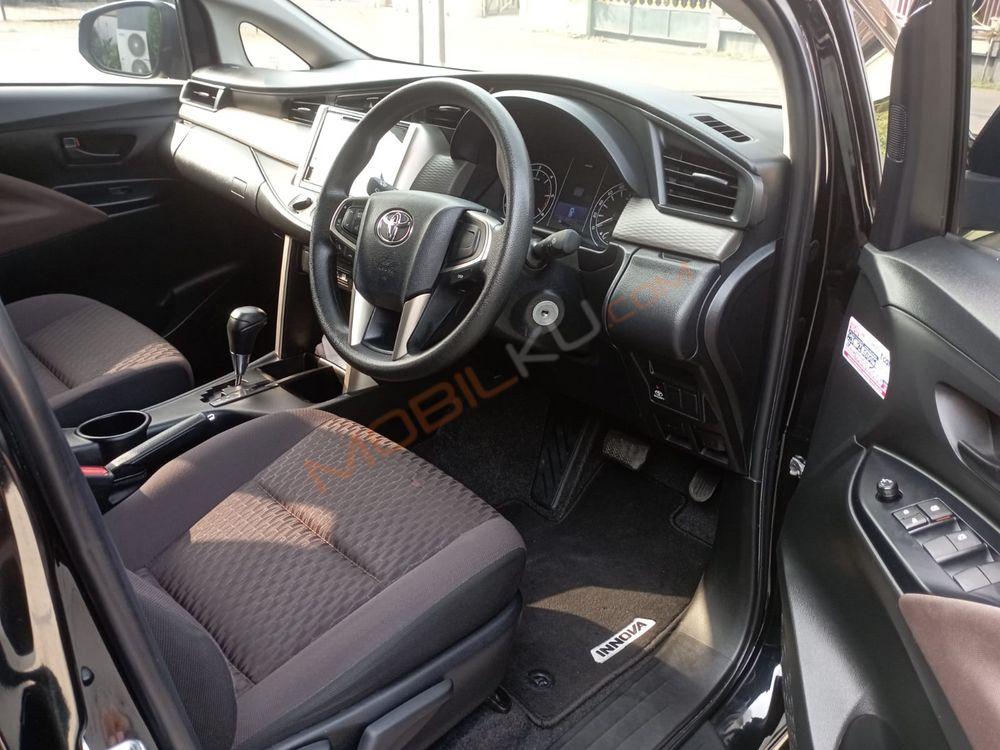 Mobil Toyota Kijang Innova 2022