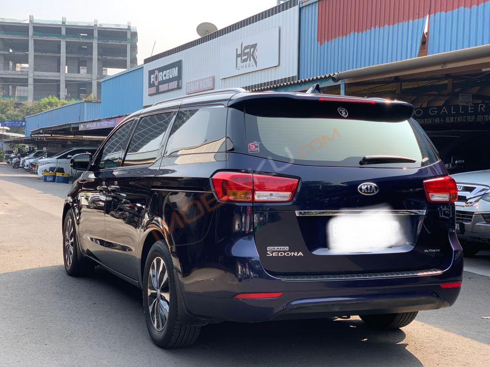 Mobil Kia Sedona 2017
