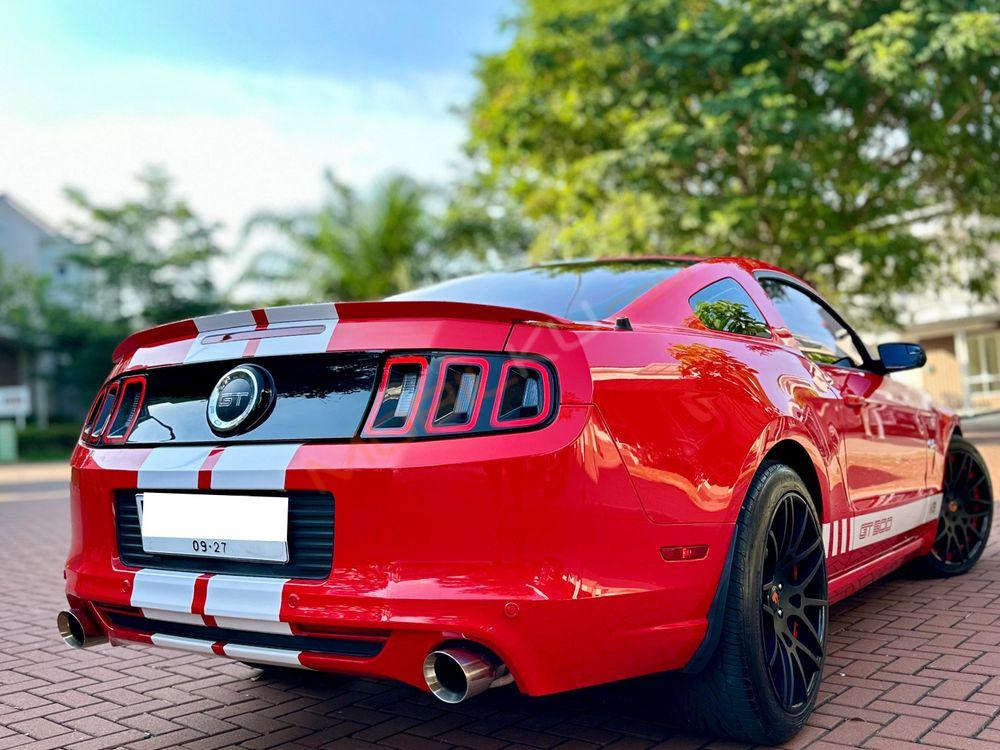 Mobil Ford Mustang 2013