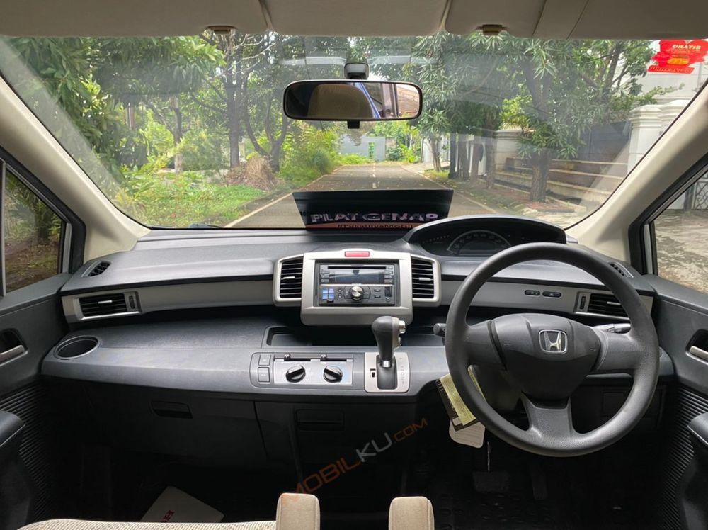 Mobil Honda Freed 2012
