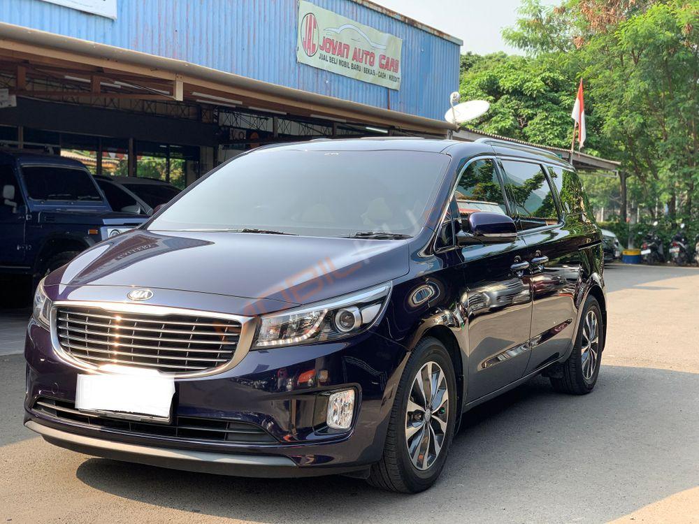 Mobil Kia Sedona 2017