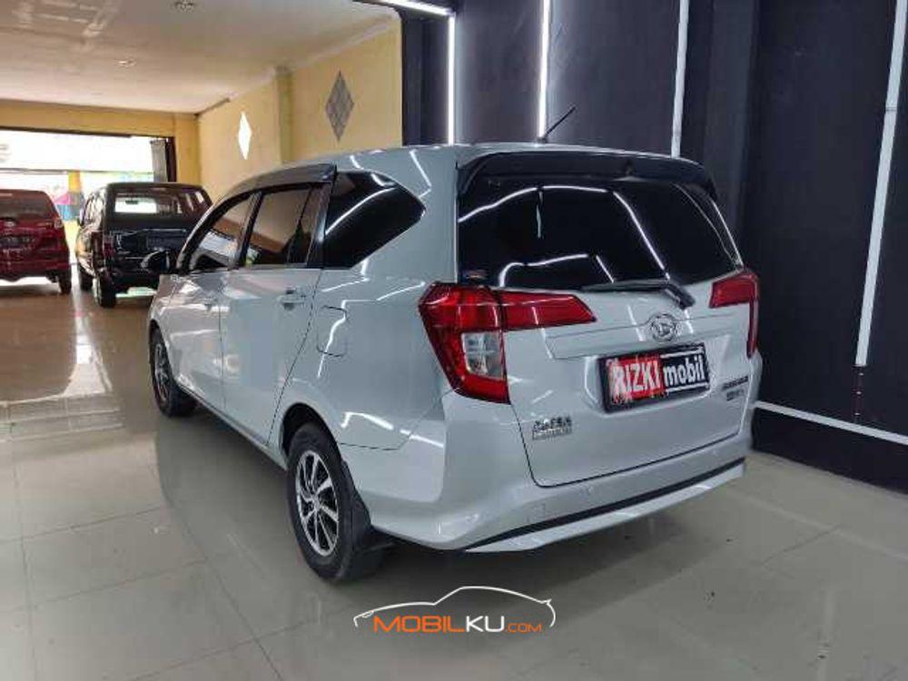 Mobil Toyota Calya 2018