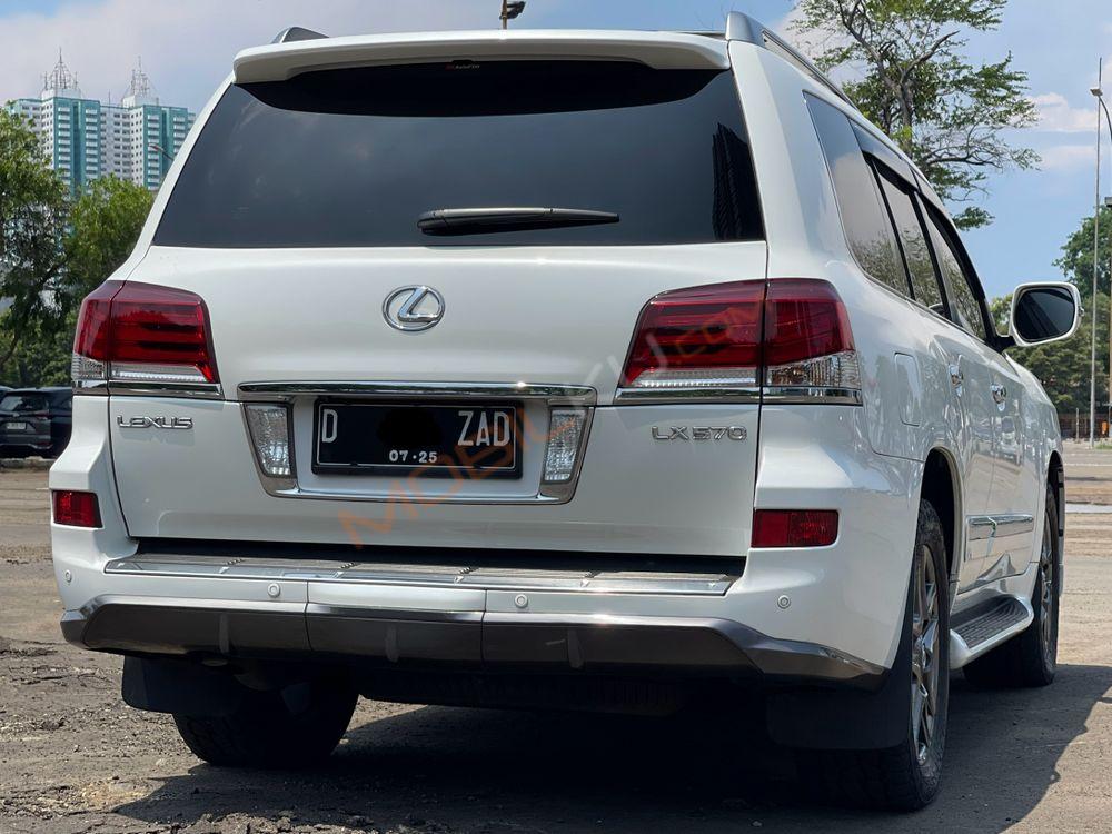 Mobil Lexus LX 2014
