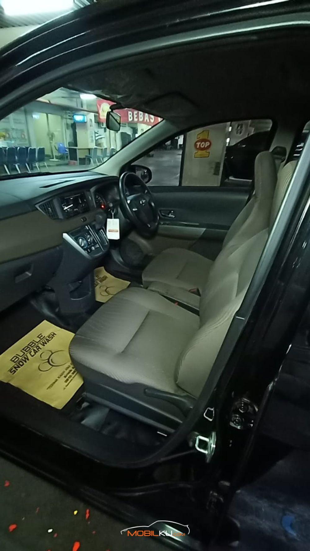 Mobil Toyota Calya 2019