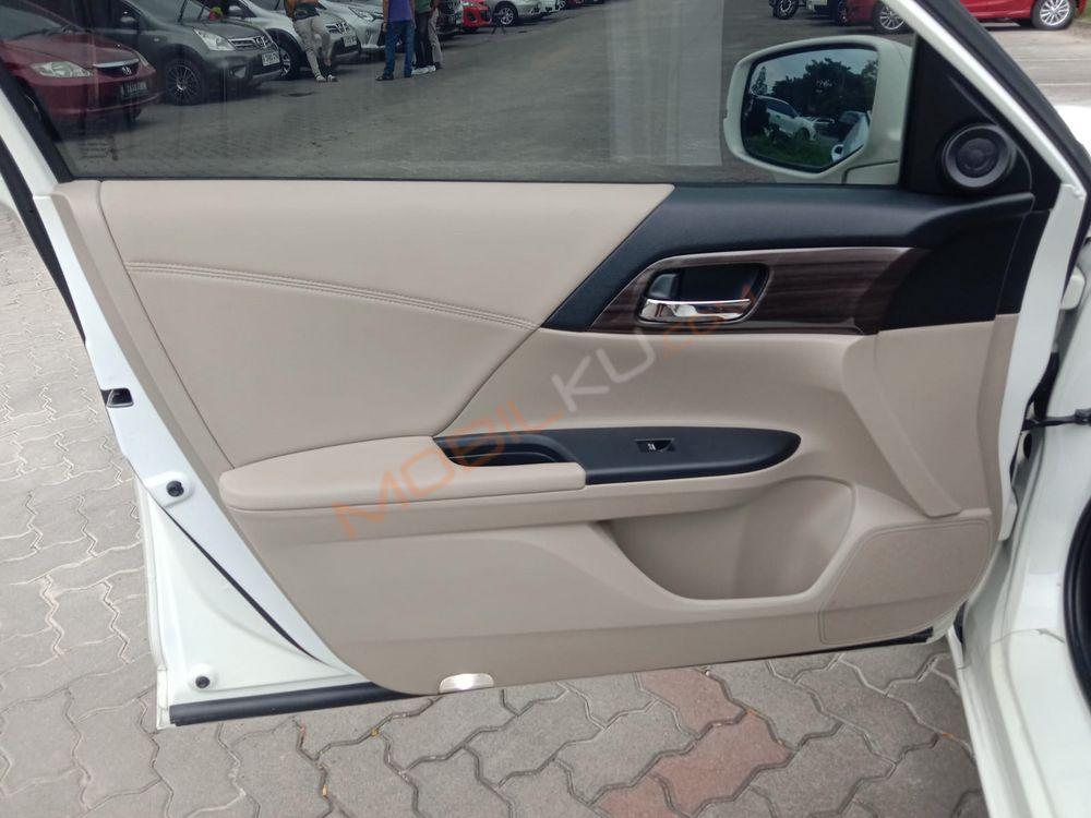 Mobil Honda Accord 2017
