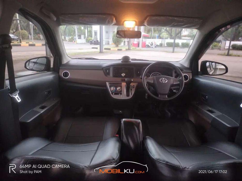 Mobil Toyota Calya 2017