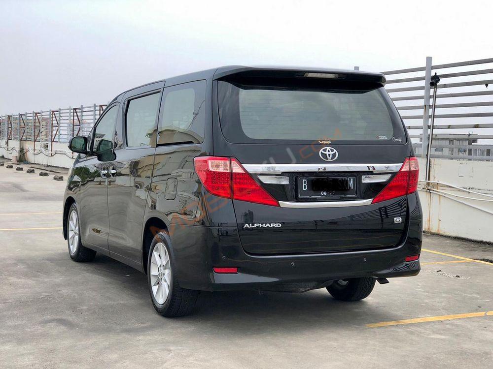 Mobil Toyota Alphard 2012