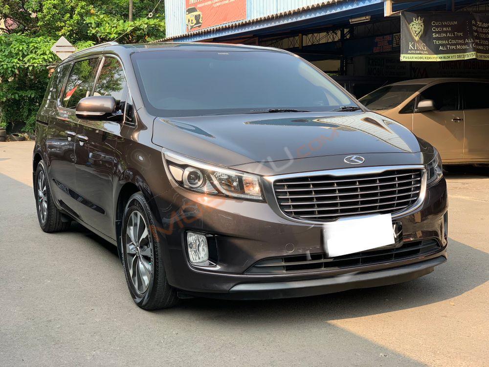Mobil Kia Sedona 2017