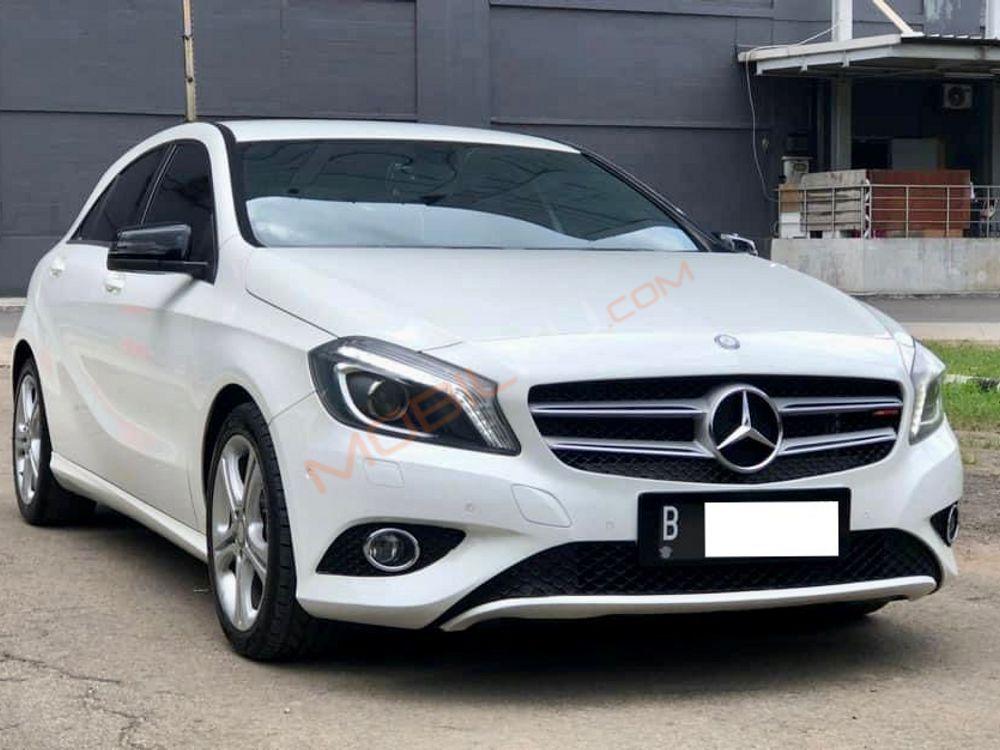 Mobil Mercedes-Benz A-Class 2013