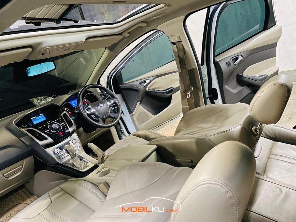 Mobil Ford Focus 2013