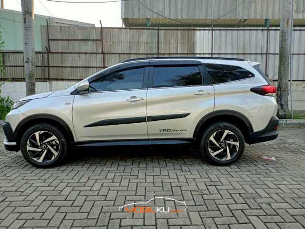 Mobil Toyota Rush 2018