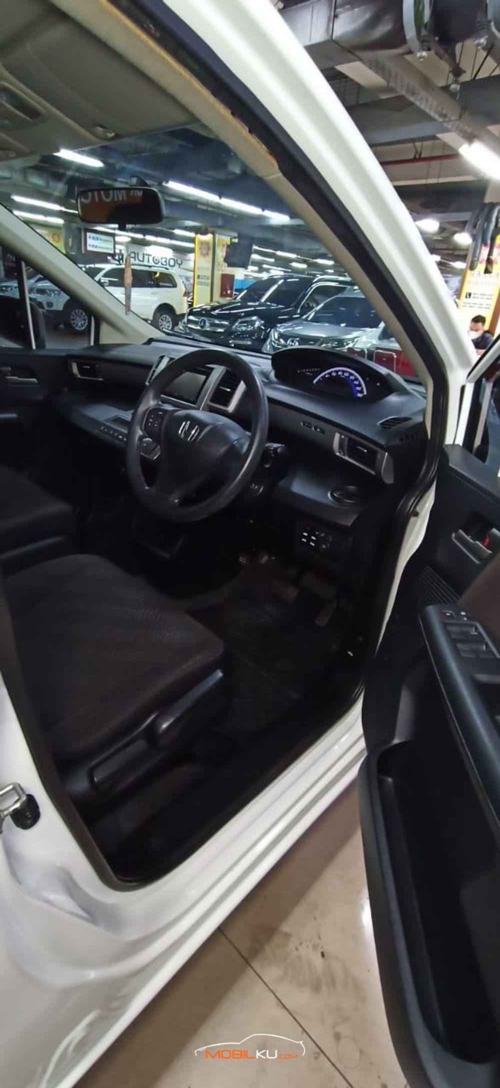 Mobil Honda Freed 2016