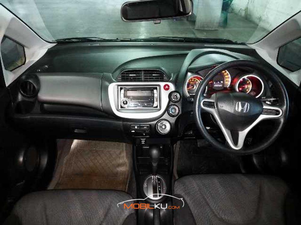 Mobil Honda Jazz 2008