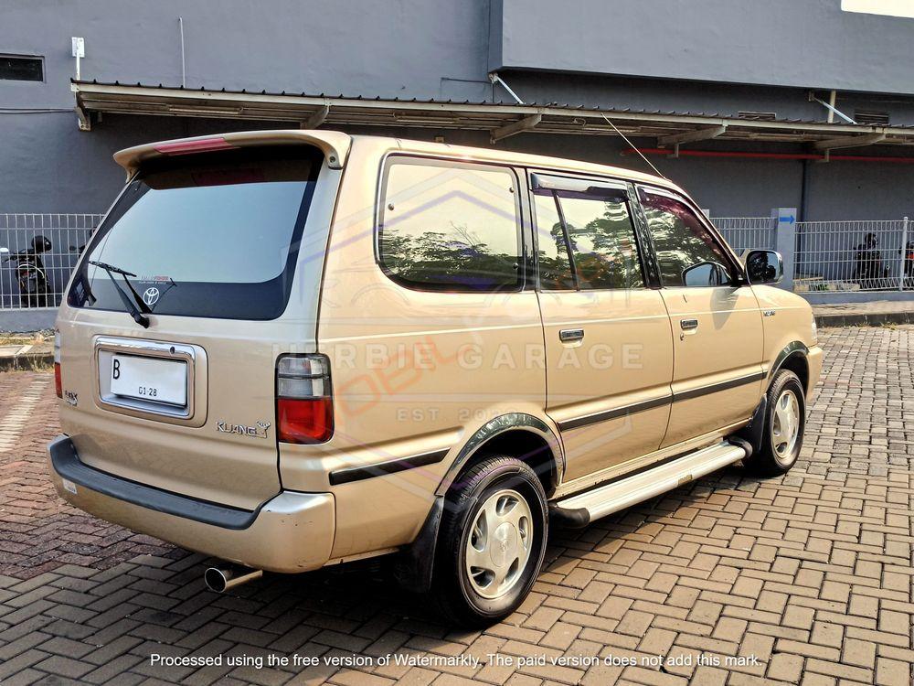 Mobil Toyota Kijang 2001