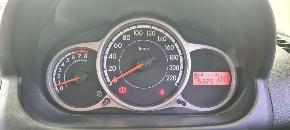 Mobil Mazda 2 Hatchback 2013