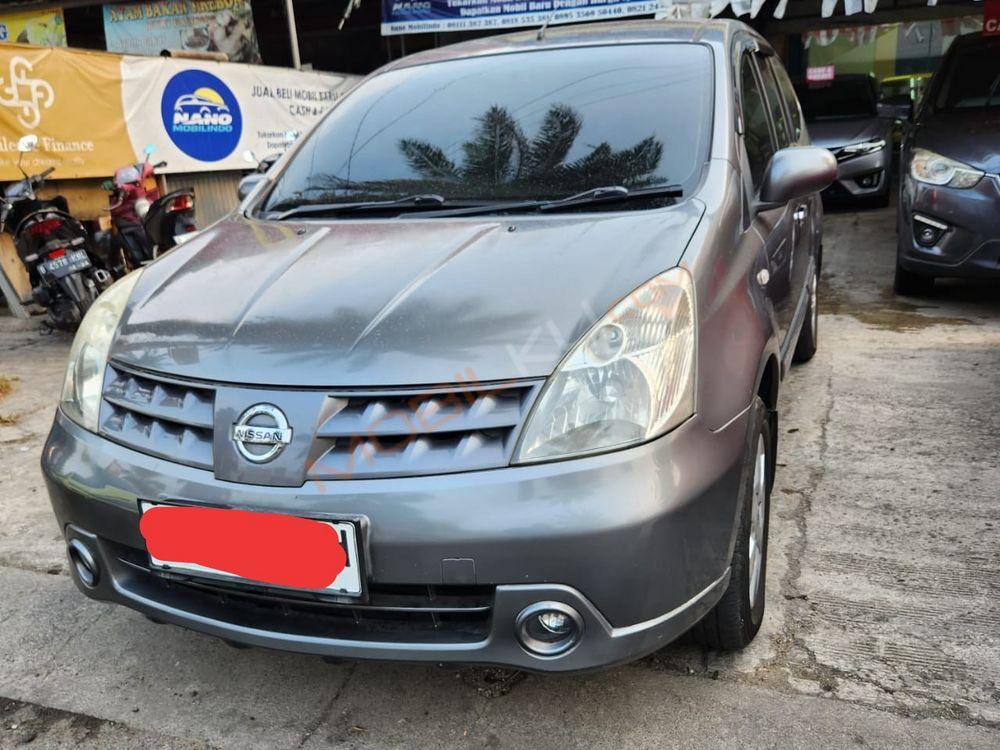 Mobil Nissan Livina 2010