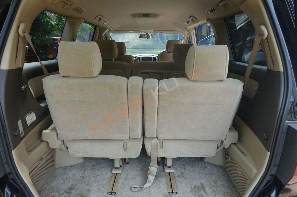 Mobil Toyota Alphard 2005