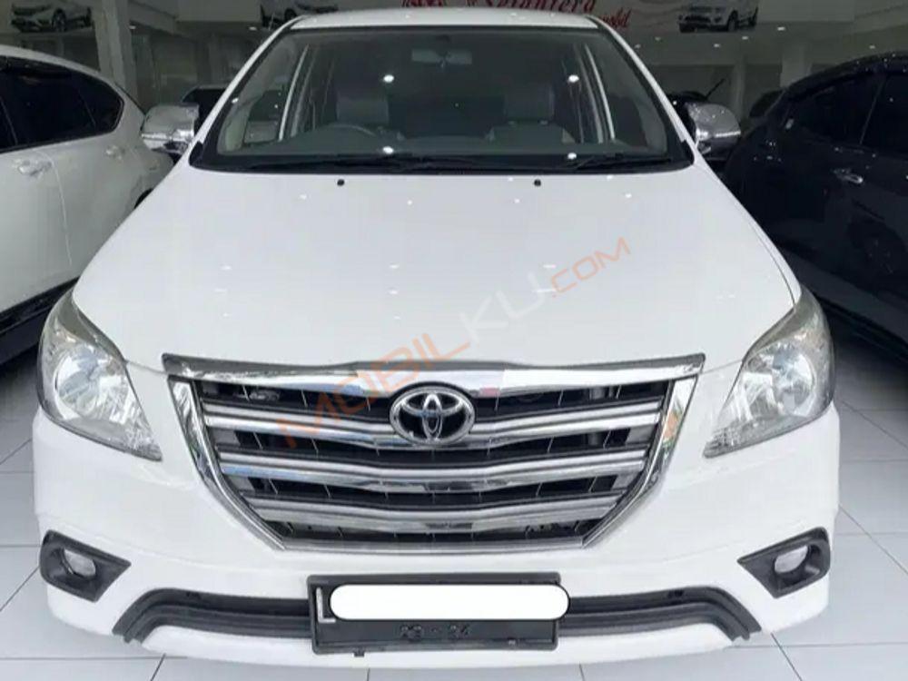 Mobil Toyota Kijang Innova 2014